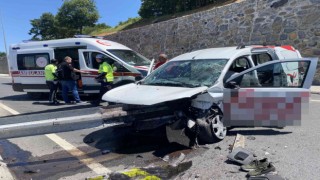 Maltepede ticari araç bariyerlere saplandı: 2 yaralı