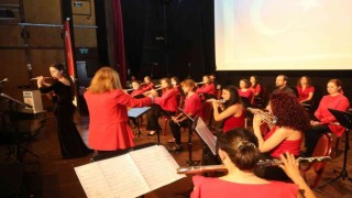 Marmara Flüt Orkestrasının Gölcük Marşı coşturdu
