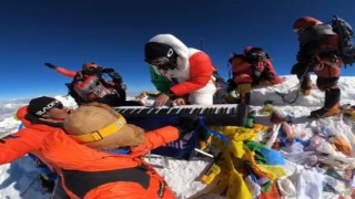 Meksikalı genç dağcı Everest Dağının zirvesinde org çaldı