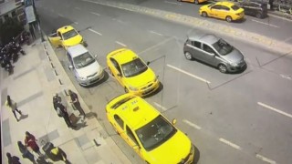 Turistlerin 3 bin dolarını ‘tırnakçılık yöntemiyle çalan taksiciler kamerada