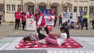 Türk Kızılaydan öğrencilere ilk yardım eğitimi