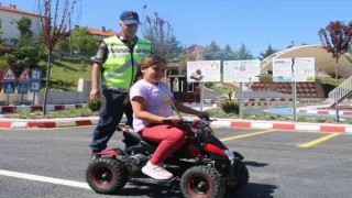 Yozgatta köy okulu öğrencilerine trafik eğitimi verildi