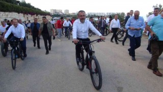 Gençlik ve Spor Bakanı Kasapoğlu, Akkum Gençlik Kampı açılışına bisikletle geldi