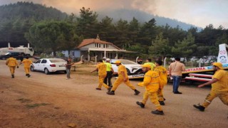 Marmariste alevlerin tehdidi altındaki yangın kriz merkezi boşaltılıyor