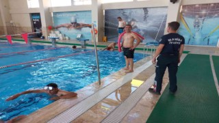 Büyükşehir AFAD ekibi Salihlide yüzme eğitimi aldı