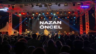 Kadıköy Kalamış Yaz Festivalinde Nazan Öncel rüzgarı esti