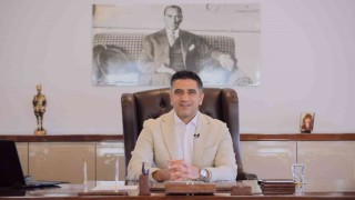 Menderes Belediyesindeki rüşvet ve yolsuzluk soruşturması çerçevesinde, Menderes Belediye Başkanı Mustafa Kayalar gözaltına alındı.