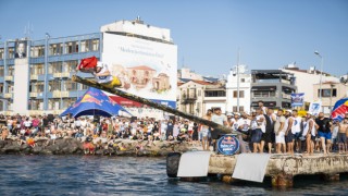 Red Bull Yağlı Direk yarışması Çanakkalede gerçekleşti
