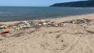 Selin sürüklediği çöpler sahillere vurdu