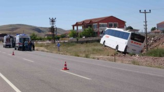Yozgatta otobüs yoldan çıktı, 8 yolcu hastaneye kaldırıldı