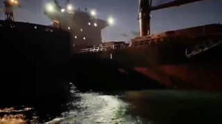 İstanbul Boğazında 2 gemi çarpıştı, çalışanlar arada kalmaktan son anda kurtuldu