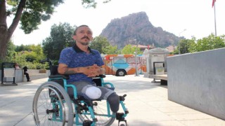 Afyonkarahisar’da genç adam Bir yılda iki bacağını da kaybetti