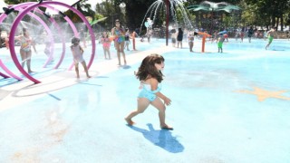 Su oyun parkları çocukların eğlence ve serinleme kaynağı oldu