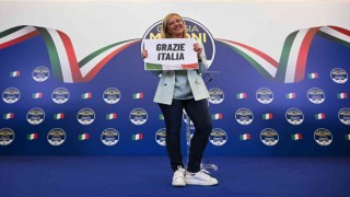 İtalyada aşırı sağcı Meloni ülkenin ilk kadın başbakanı olabilir