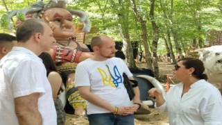 Ukrayna İstanbul Başkonsolosu Roman Nedilskyi savaş mağduru çocuklarla buluştu