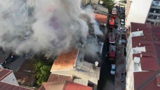 Arnavutköyde 3 katlı binada yangın çıktı