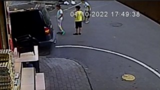 Gaziosmanpaşa sokakta oynayan çocuklar kazadan saniyeler ile kurtuldu: O anlar kamerada