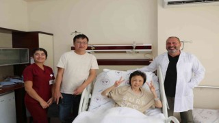 Pamukkalede düşerek kalçasını kıran Singapurlu turist, Cerrahi Hastanesinde sağlığına kavuştu