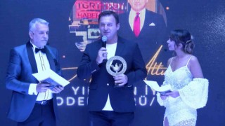 Yılın En İyi Moderatörü ödülünü Alper Altun aldı