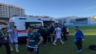 Burnu kırılan futbolcu sahadan ambulans ile çıkartıldı