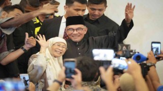 Malezyanın yeni Başbakanı Enver İbrahim yemin etti