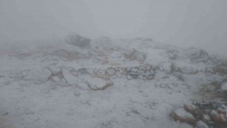 Nemrut Dağında kar yağışı başladı