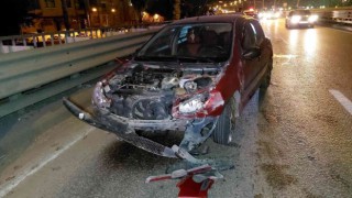 Samsunda otomobil viyadüğün bariyerine çarptı: 1 yaralı