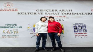 Eskişehirli öğrenciler Türkiye Münazara Liginde üçüncü oldu