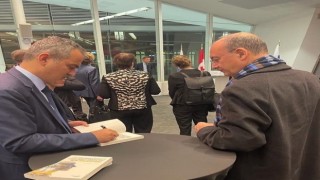 Milli Eğitim Bakanı Özer, OECD Eğitim Bakanlarına kitap hediye etti