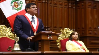 Peruda Pedro Castillonun görevden alınması sonrası ülkenin yeni başkanı Dina Boluarte yemin ederek göreve başladı