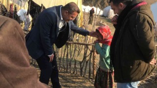 Eğitim camiası okulla bağlantısı kesilen göçer kızı Ayşenur için seferber oldu