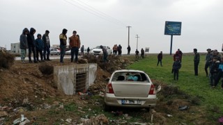 Mardinde otomobil yol kenarına uçtu: 2si ağır 5 yaralı