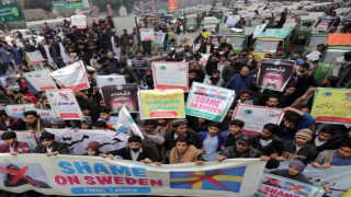 Pakistanda yüzlerce kişi İsveçte Kuran-ı Kerim yakılmasını protesto etti