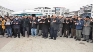 Sorgunda Kuran-ı Kerimi yakma girişimi protesto edildi
