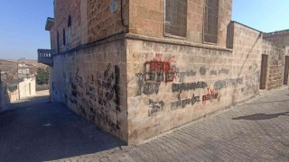 Turizm ilçesi Midyatta duvar yazıları ve düzensiz çevre dikkat çekiyor