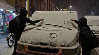 Yüksekovada beklenen kar yağışı vatandaşları sevince boğdu