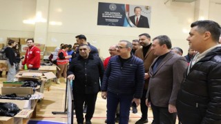 AK Parti İzmir İl Başkanı Sürekli: 147 tır bölgeye gönderildi”