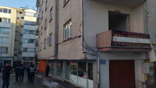 Karakoçanda ağır hasarlı 11 binada boşaltma işlemi sürüyor