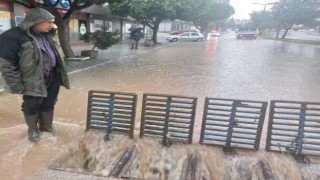 Adanada 1 saatte metrekareye 37 kilogram yağış düştü