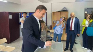 AK Parti ve CHP Genel Başkan Yardımcıları oylarını Balıkesirde kullandı