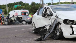 Boluda iki otomobil çarpıştı: 9 yaralı