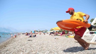 Antalya plajlarında 3 cankurtaran robot görev başında