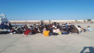 Ayvacık açıklarında 144 kaçak göçmen ile 1 göçmen kaçakçısı şüphelisi yakalandı