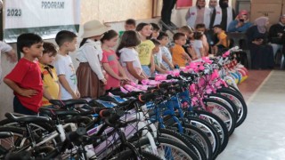 Kahramanmaraşta yetim çocuklarına bisiklet hediyesi