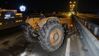 Traktör ve otomobil kazasında araçlar hurdaya döndü
