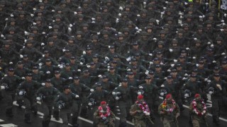 Güney Kore'den gövde gösterisi: 10 yıl sonra ilk askeri geçit töreni