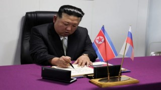 Kuzey Kore lideri Kim, Rus bombardıman uçaklarını ve savaş gemisini inceledi