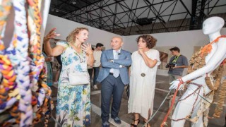Türkiyenin ilk Tekstil Bienali İzmirde açıldı