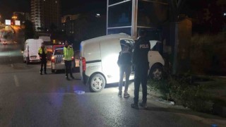 Ankarada hafif ticari araç üst geçidin ayağına çarptı: 2 ölü, 1 yaralı