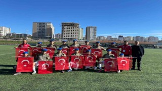 U-16 Ligi maçında futbolcular sahaya kamuflaj ile çıktı